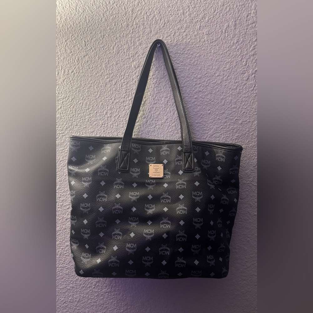 Authentic MCM Visetos Medium Project Reversible Shopper Tote Black